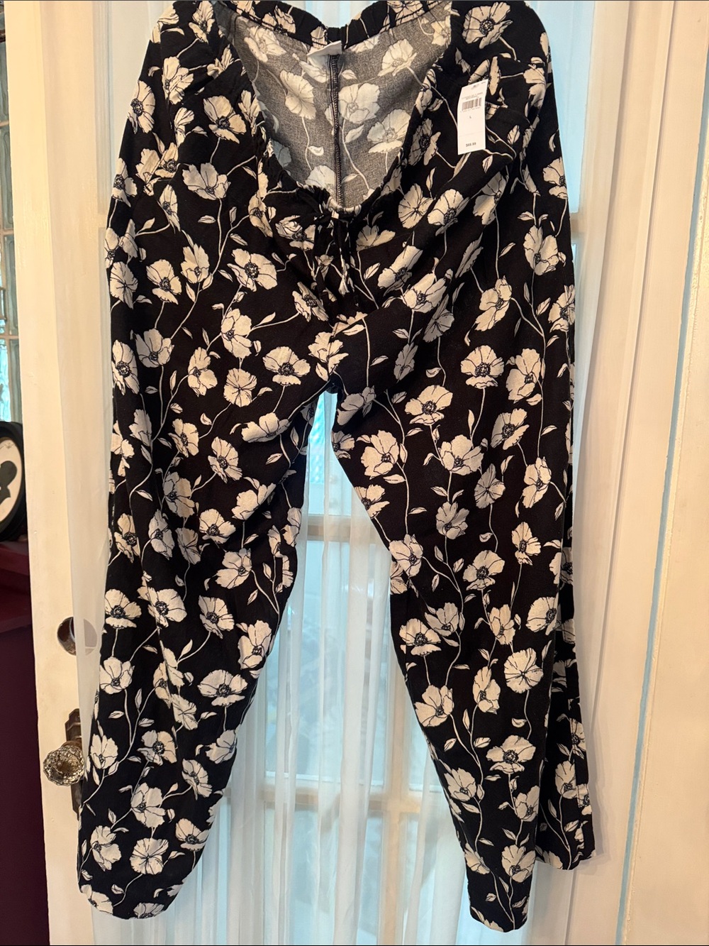 GAP Black Wide-Leg Pants with White Floral Design